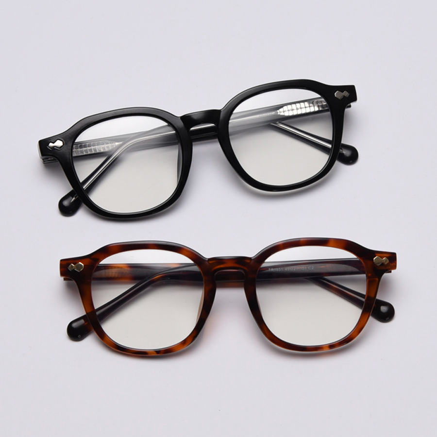 Contrast Round Full-Rim Eyeglasses